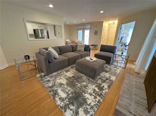 212 Abingdon Way, Atlanta, GA 30328