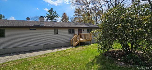 87 W Peenpack Trail, Sparrowbush, NY 12780