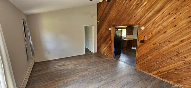 87 W Peenpack Trail, Sparrowbush, NY 12780