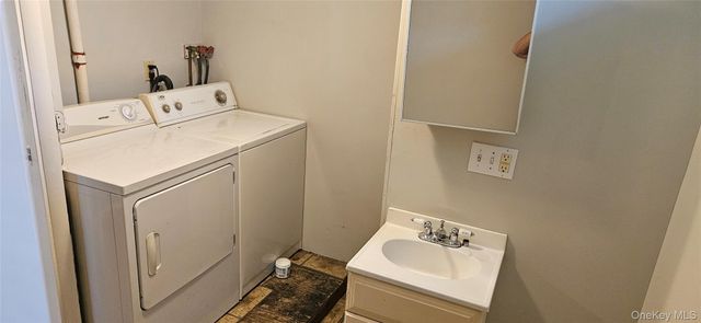 87 W Peenpack Trail, Sparrowbush, NY 12780