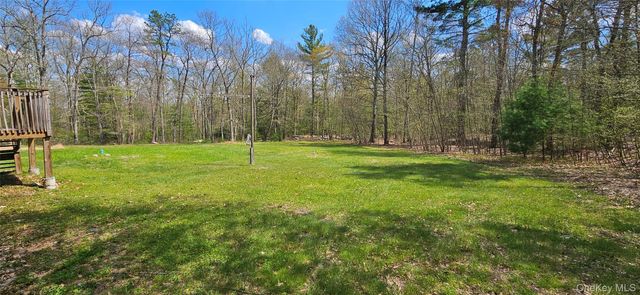 87 W Peenpack Trail, Sparrowbush, NY 12780