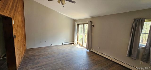 87 W Peenpack Trail, Sparrowbush, NY 12780