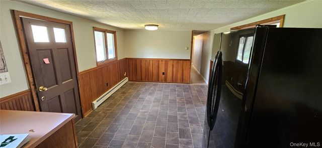 87 W Peenpack Trail, Sparrowbush, NY 12780