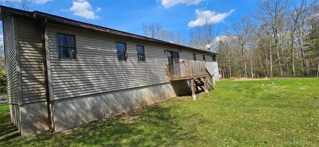 87 W Peenpack Trail, Sparrowbush, NY 12780