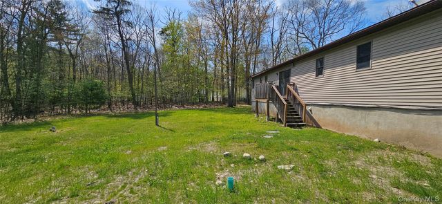 87 W Peenpack Trail, Sparrowbush, NY 12780