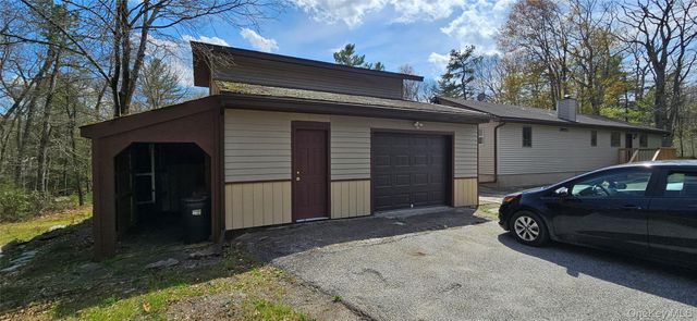 87 W Peenpack Trail, Sparrowbush, NY 12780