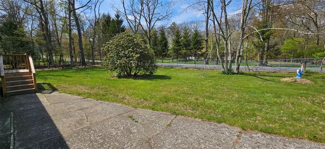 87 W Peenpack Trail, Sparrowbush, NY 12780