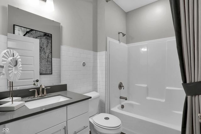 5280 Burnivale Lane, Avon, IN 46123