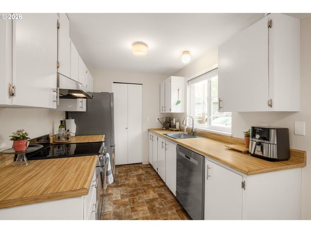 12608 Nw BARNES Rd 4, Portland, OR 97229