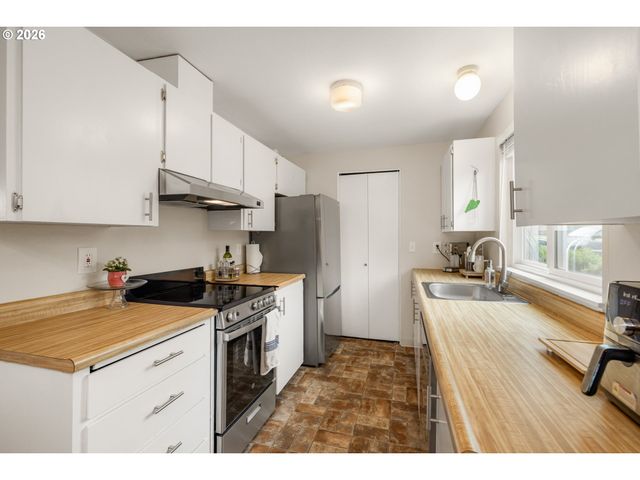 12608 Nw BARNES Rd 4, Portland, OR 97229