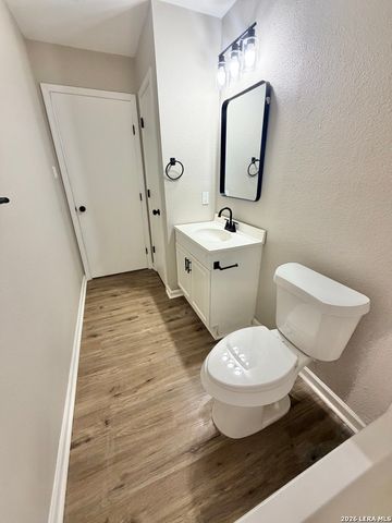 2307 McKinley, San Antonio, TX 78210