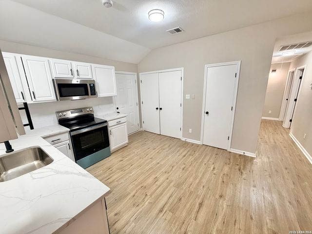 2307 McKinley, San Antonio, TX 78210