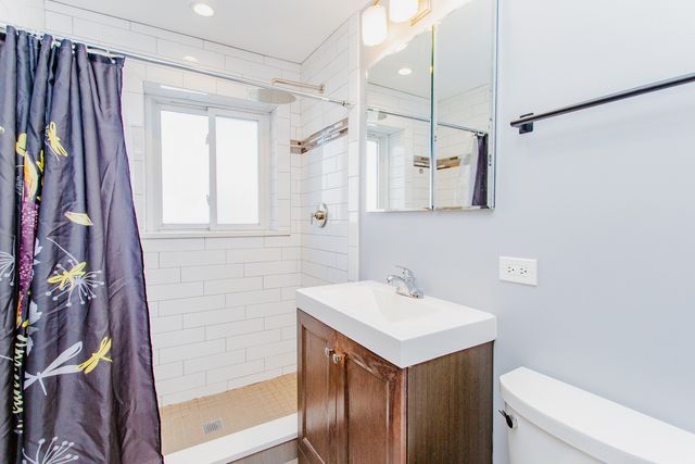 6827 W Raven Street 2L, Chicago, IL 60631