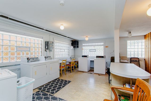 6827 W Raven Street 2L, Chicago, IL 60631