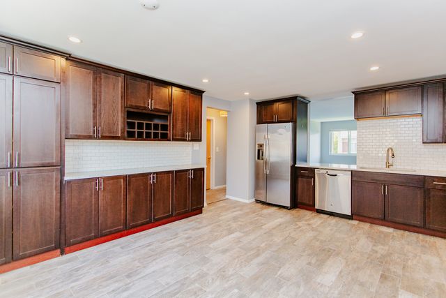 6827 W Raven Street 2L, Chicago, IL 60631