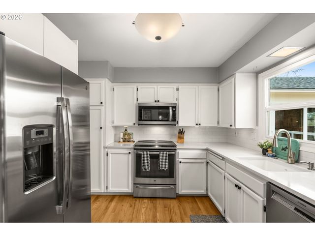 13705 Nw PETTYGROVE St, Portland, OR 97229