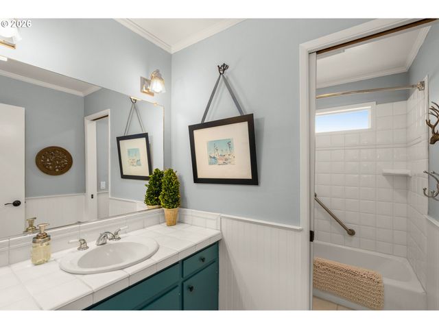 13705 Nw PETTYGROVE St, Portland, OR 97229