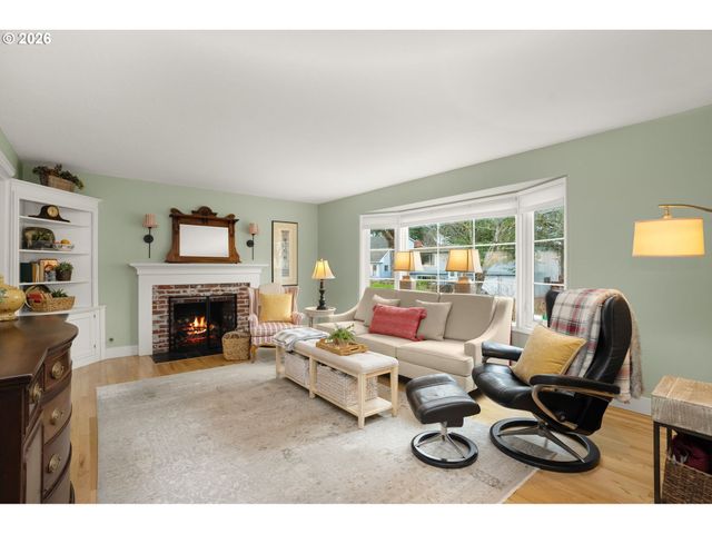 13705 Nw PETTYGROVE St, Portland, OR 97229