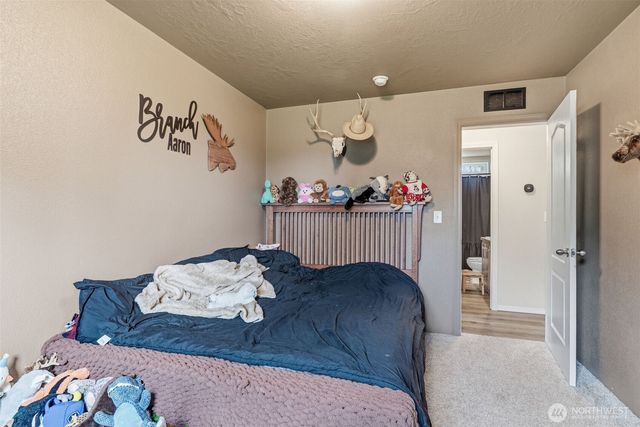 220 Songbird Lane, Longview, WA 98632