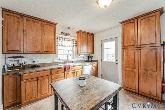 2901 New Kent Hwy, Quinton, VA 23141