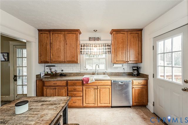 2901 New Kent Hwy, Quinton, VA 23141