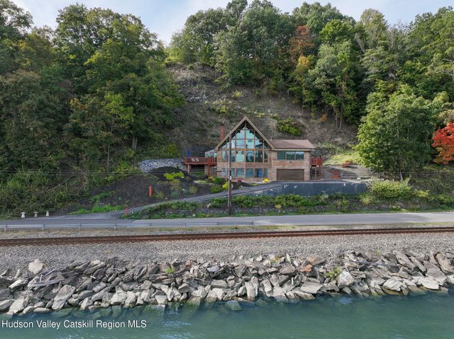 15 Oakes Road, Highland, NY 12528