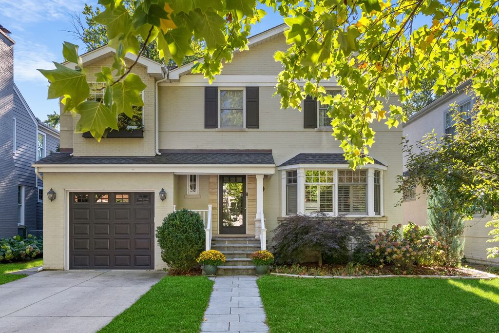 1923 Greenwood Avenue, Wilmette, IL 60091