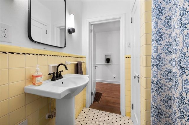 2058 Lyle Avenue, College Park, GA 30337