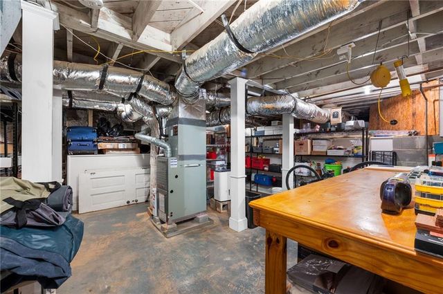 2058 Lyle Avenue, College Park, GA 30337