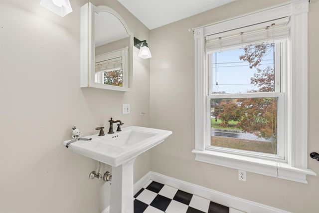 10 Brady Avenue, Salem, NH 03079