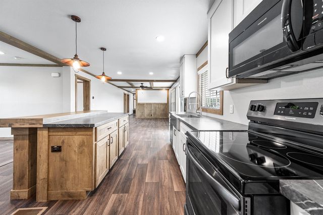 1005 County Road 643, Damon, TX 77430