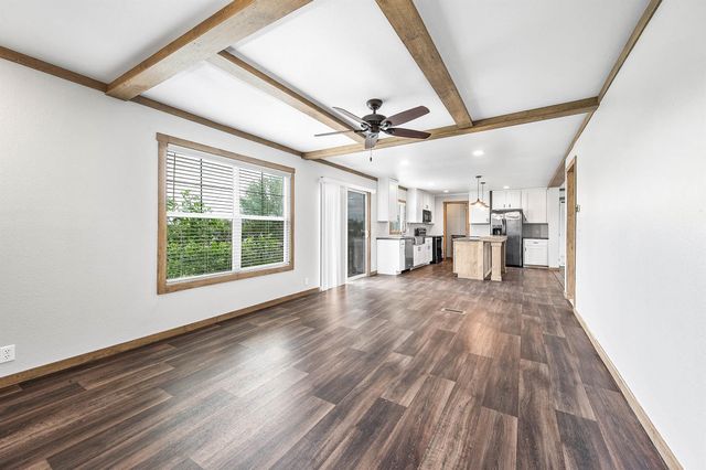 1005 County Road 643, Damon, TX 77430