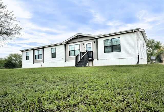 1005 County Road 643, Damon, TX 77430