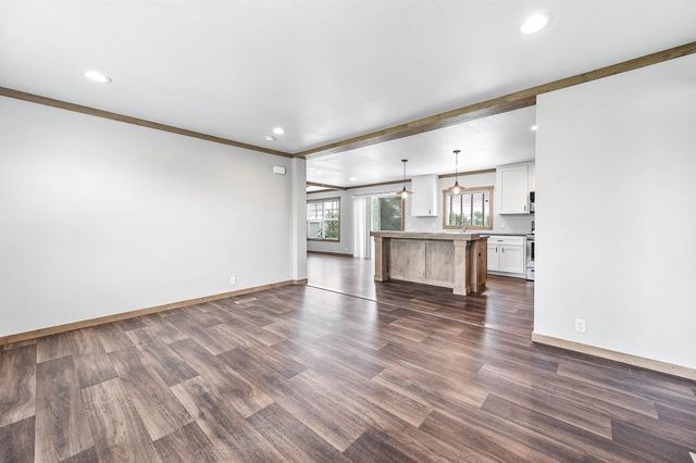 1005 County Road 643, Damon, TX 77430