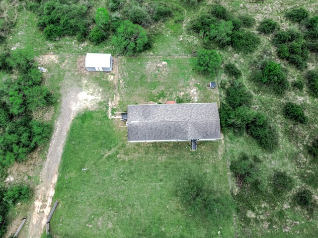 1005 County Road 643, Damon, TX 77430