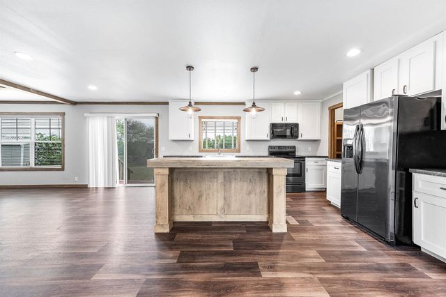 1005 County Road 643, Damon, TX 77430