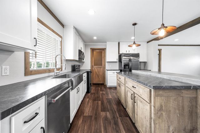 1005 County Road 643, Damon, TX 77430