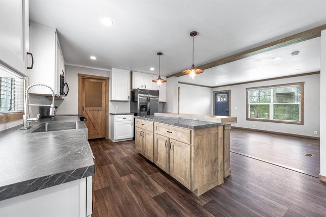 1005 County Road 643, Damon, TX 77430