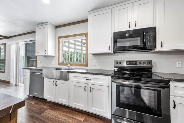 1005 County Road 643, Damon, TX 77430