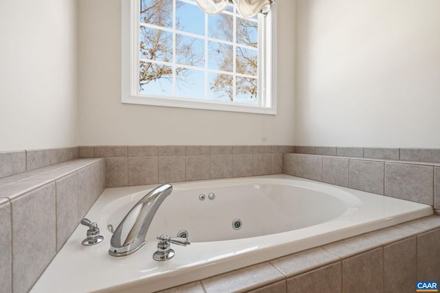 376 LAKE DR, Ruckersville, VA 22968