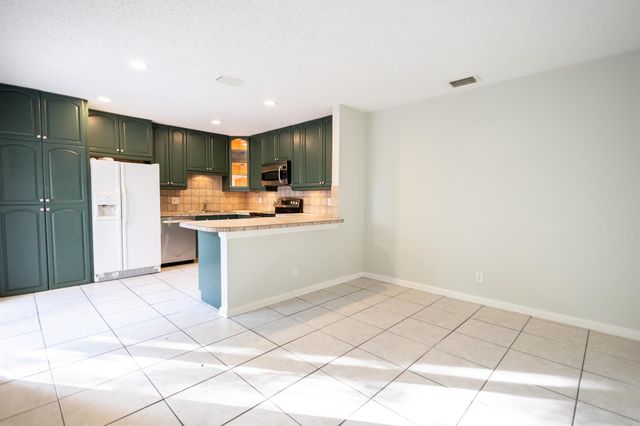 1640 Shaker Circle, Wellington, FL 33414