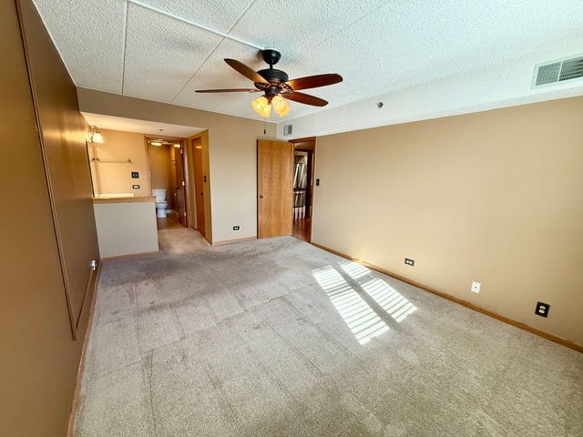 10420 Circle Drive 25B, Oak Lawn, IL 60453