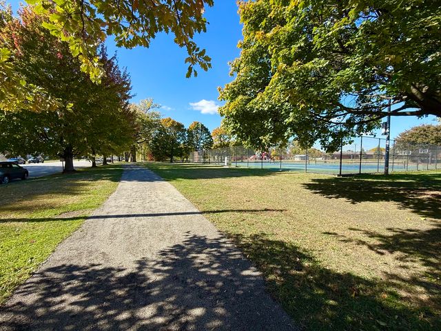 10420 Circle Drive 25B, Oak Lawn, IL 60453