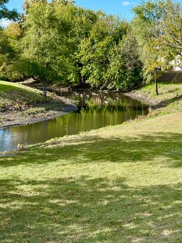 10420 Circle Drive 25B, Oak Lawn, IL 60453