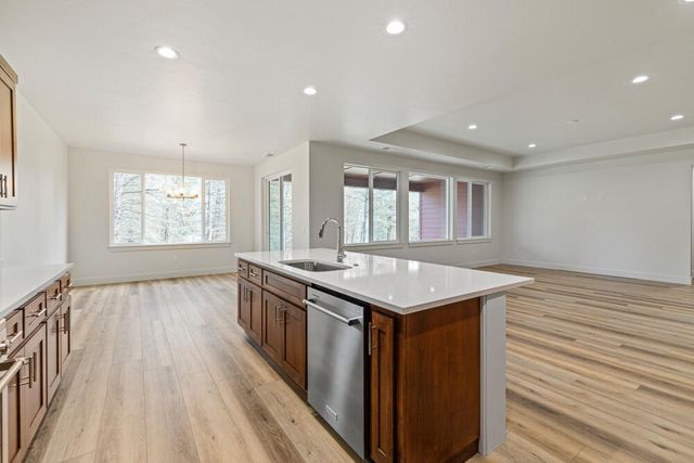 1217 Vine Maple Drive, Klamath Falls, OR 97601