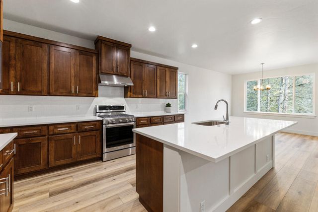 1217 Vine Maple Drive, Klamath Falls, OR 97601