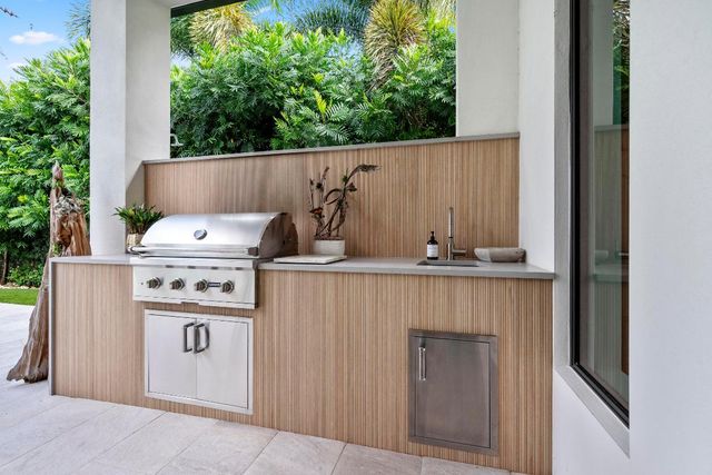 401 NE 2nd Street, Boca Raton, FL 33432