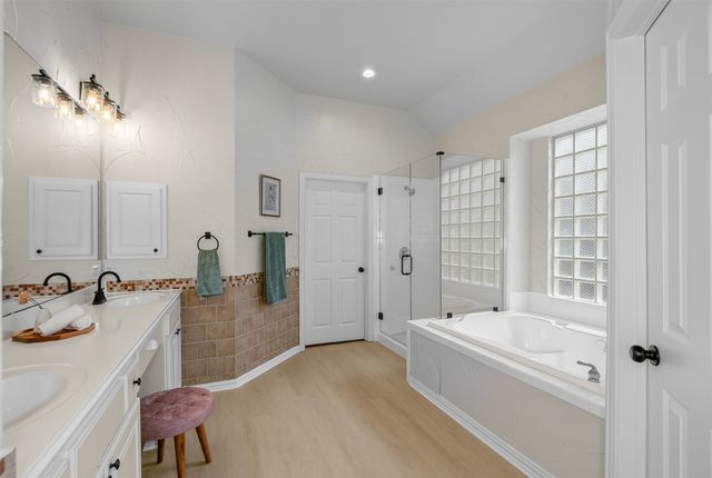 805 Doral Drive, Mansfield, TX 76063