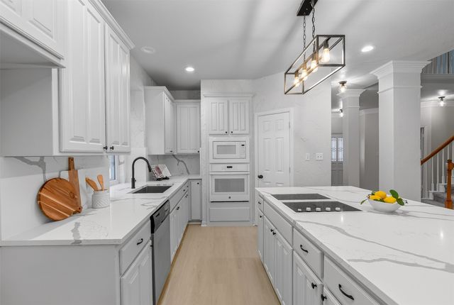 805 Doral Drive, Mansfield, TX 76063