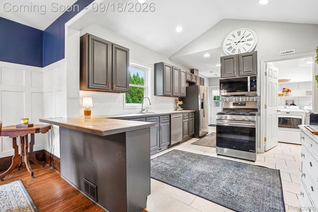 319 E Commerce Street, Milford Village, MI 48381
